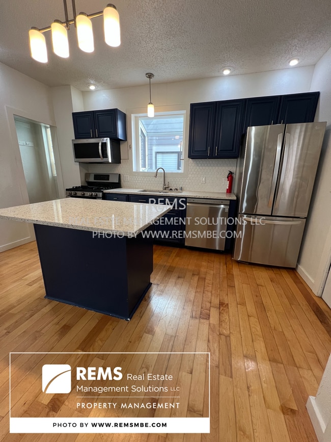 Building Photo - 813 Williamson St