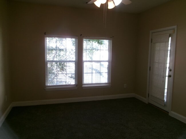 Building Photo - 3 bedroom, 2 bath condo in The Fountains