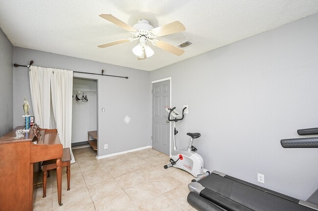 Building Photo - 13102 Richmond Ave.