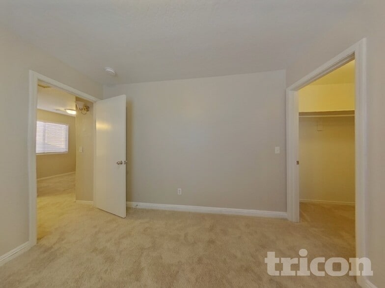 Building Photo - 2098 E Haflinger Way