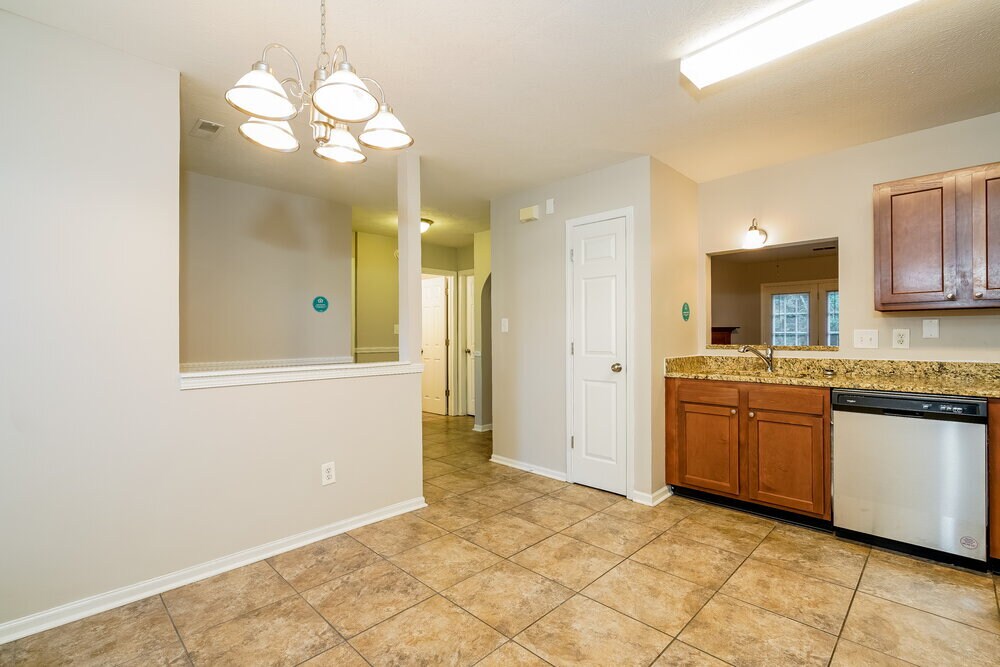 Building Photo - 535 Cahill Ln