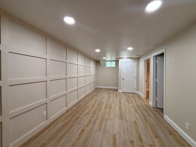 Building Photo - 5 BR/2.5BA | Sprawling Single Family Home | 2-Car Garage | Huge backyard!