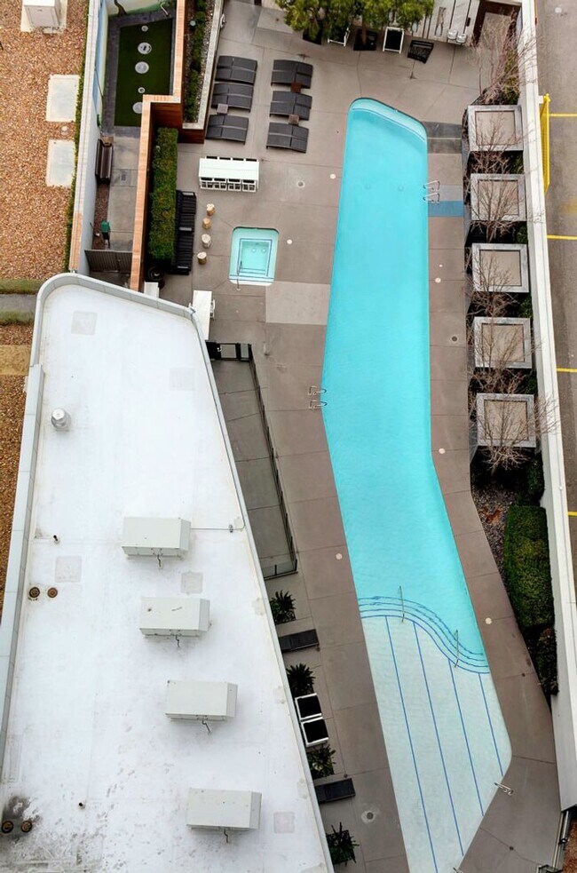 Building Photo - The Martin 1607-City/Strip Views from this...