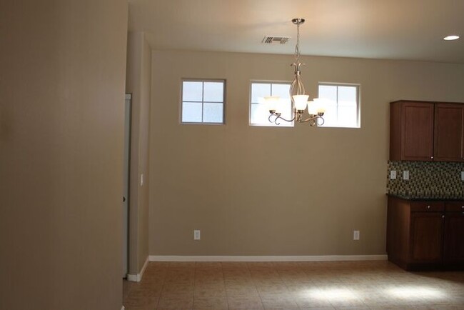Building Photo - Great Gilbert Location!