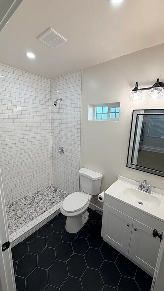 Building Photo - 16044 Milvern Dr