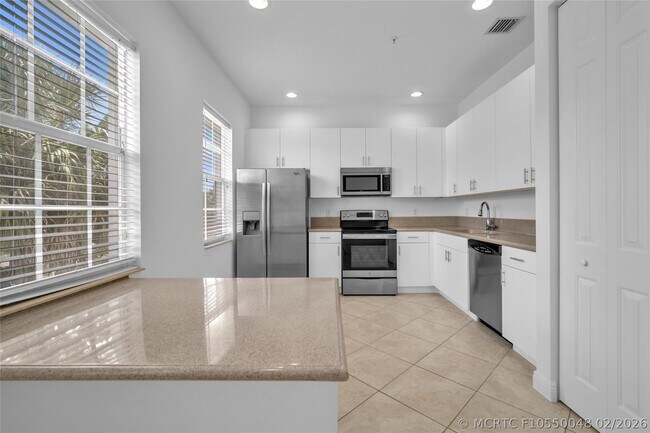 Building Photo - 6809 Lakeside Cir N