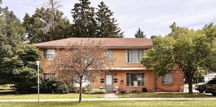 Building Photo - 2530 Pleasant St