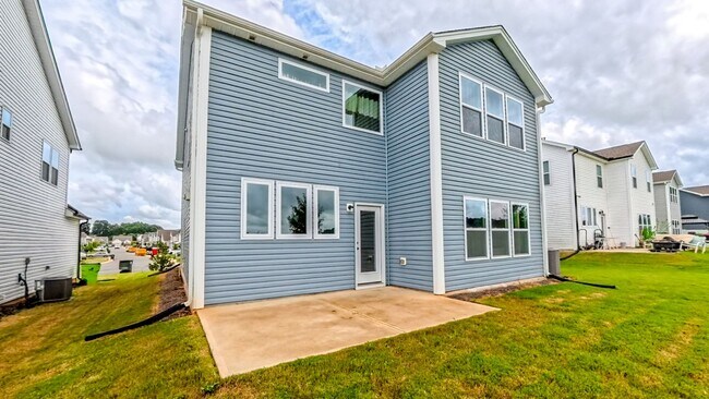 Building Photo - A stylish and modern single-family home wi...