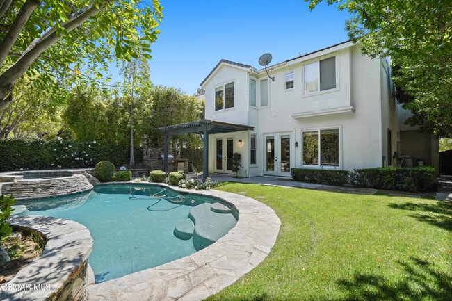 Building Photo - 6077 Mandeville Pl