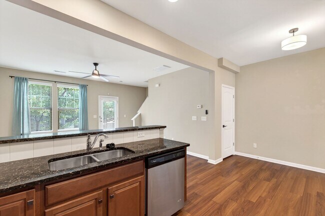 Building Photo - 117 Holly Berry Ln