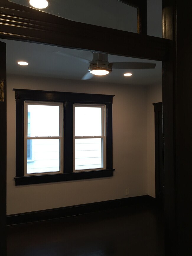 Building Photo - 1603 E Michigan St