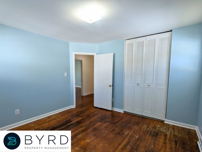 Building Photo - 1036 Kingsway Rd