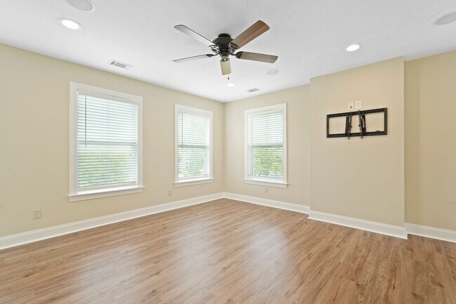 Building Photo - 3 Bedroom Dunham Marsh Beauty with Outdoor Fireplace and Resort-Style Community Amenities