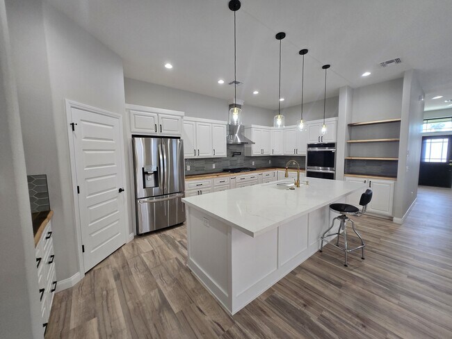 Building Photo - 1111 Avenida De Las Estrellas Dr
