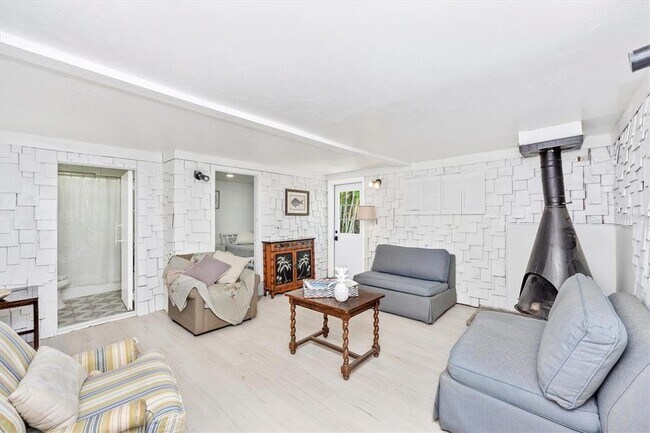 Building Photo - 2027 Panama Dr