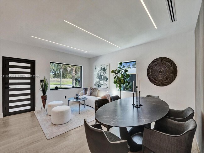 Building Photo - 2066 NE 174th St