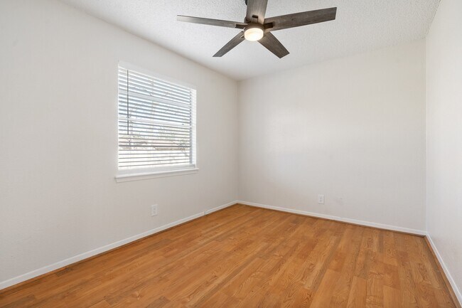 Building Photo - 16222 Barbara Ln