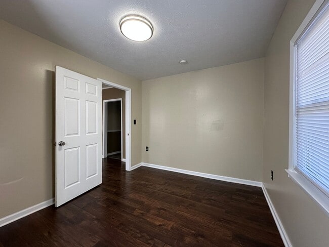 Building Photo - 717 Plantation Rd