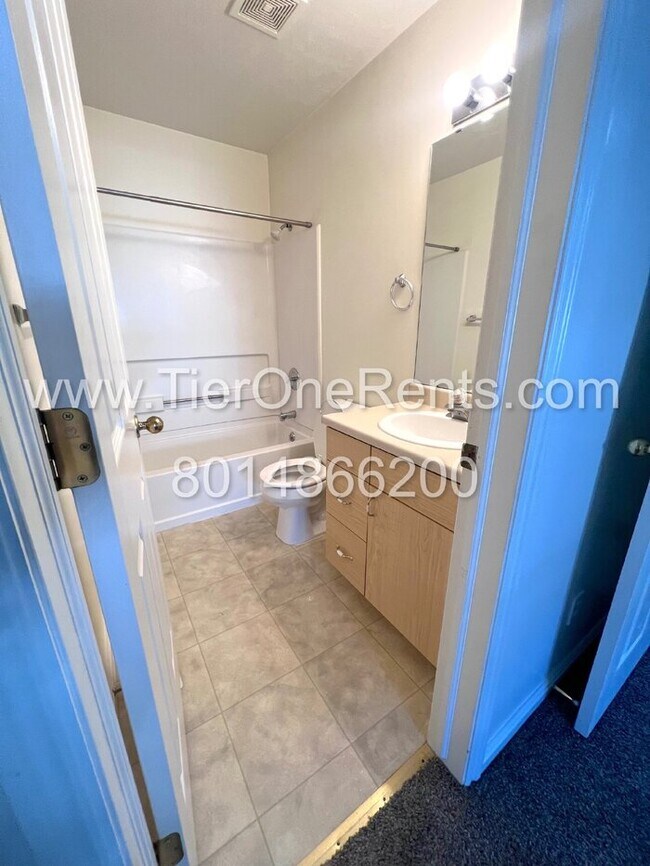 Building Photo - NO DEPOSIT option available for qualified renters with Obligo