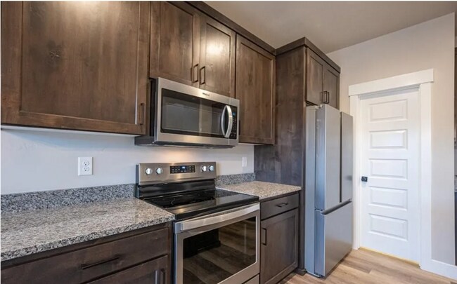 Building Photo - 3 bed, 2.5 bath Townhome in Ammon!!