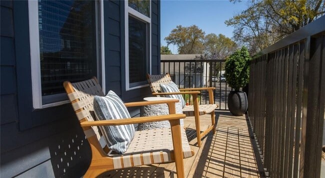 Building Photo - 1000 Rea Dr SW