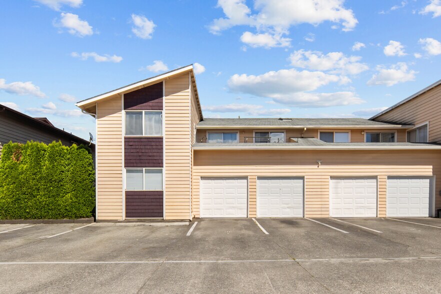 Building Photo - 1601 Norpoint Way NE
