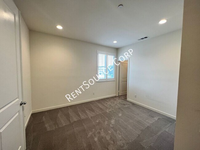 Building Photo - 45016 Marbella St
