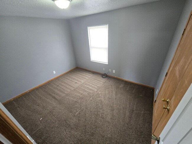 Building Photo - 4 Bedroom House