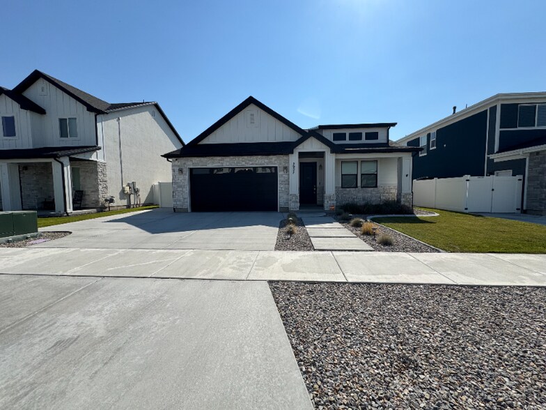 Primary Photo - 2957 S 2600 W St