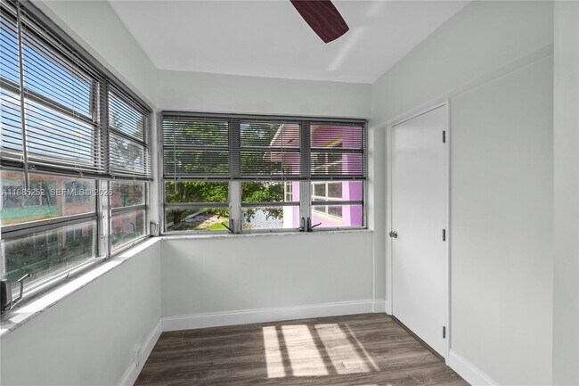 Building Photo - 245 NE 191st St