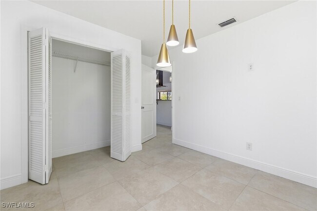 Building Photo - 18554 Zinnia Rd