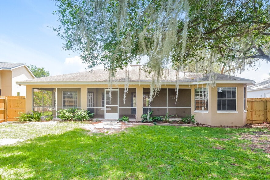 Building Photo - 11546 Lake Dr