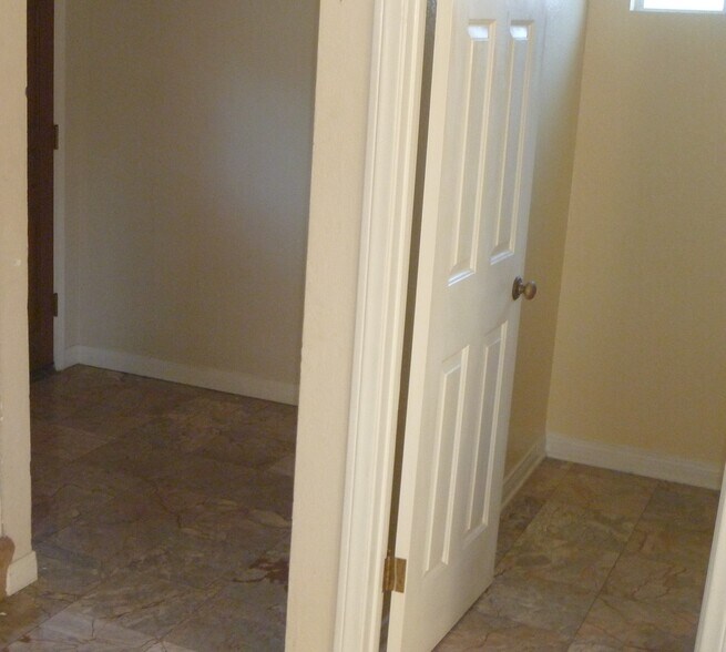MARBLE FLOOR ENTRY WAY - 2106 Clark Ln