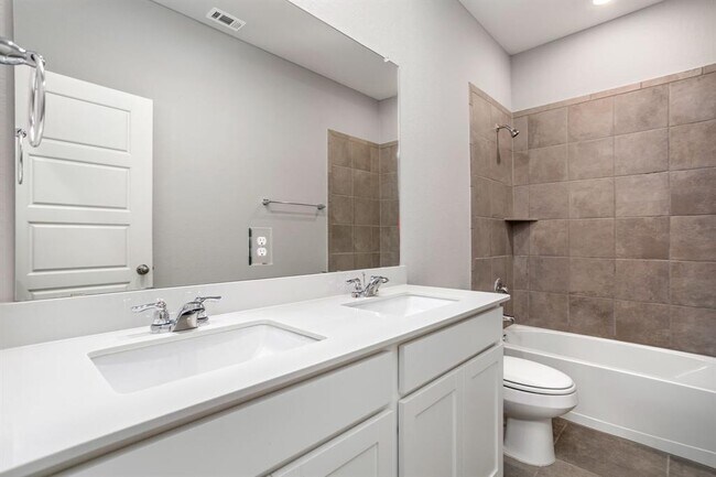 Building Photo - 25810 Posey Dr