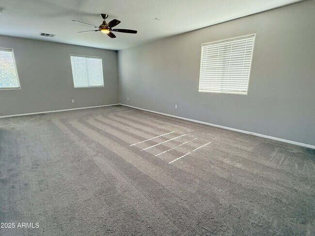 Building Photo - 2528 E Meadow Creek Way