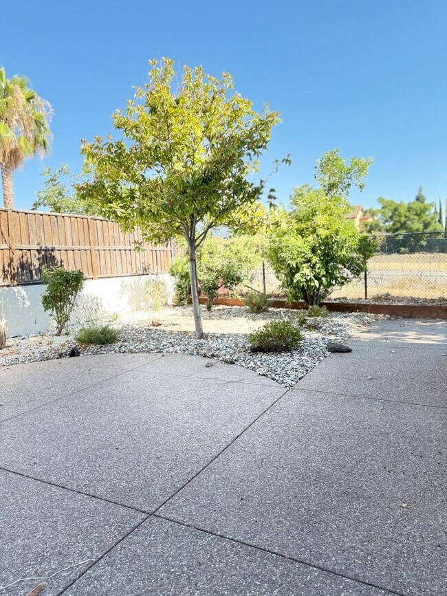 Building Photo - EPIC REA - Fully Renovated 5BR/3BA Home in...