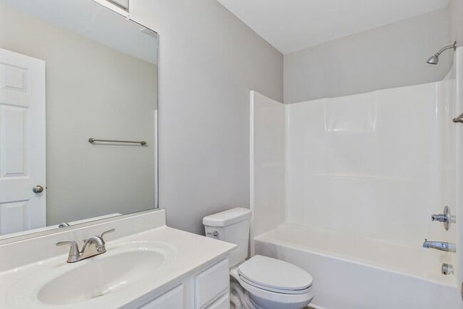 Building Photo - Beautifully Updated 3-Bedroom Home in Gree...