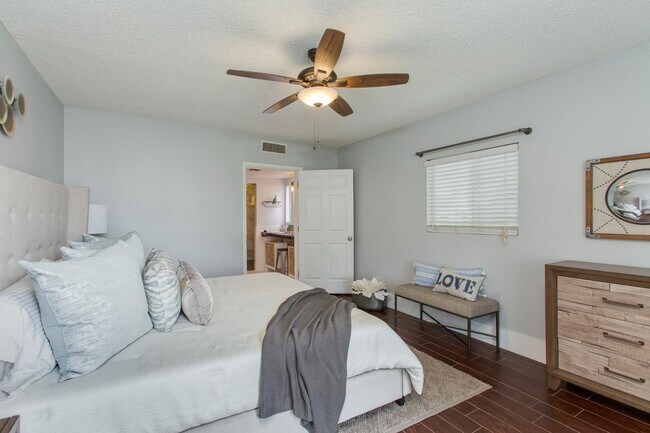 Building Photo - 510 E Belmont Ave