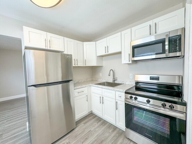 Building Photo - 908 14th St