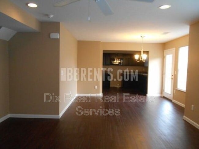 Building Photo - 450 Sharp Ct