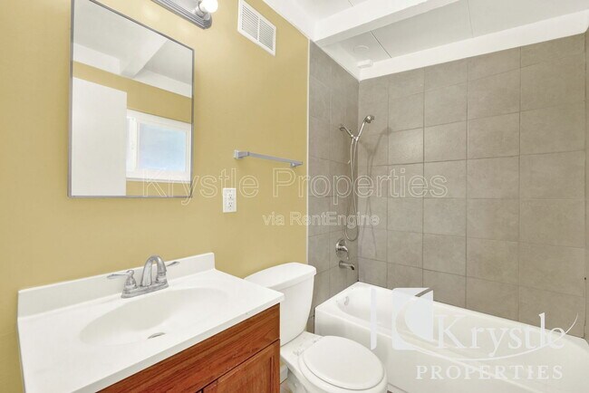 Building Photo - 1114 Coronel Ave