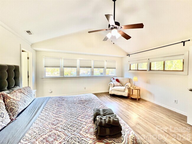 Building Photo - 2931 Belmeade Dr