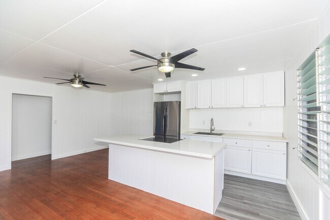 Building Photo - BK-1520