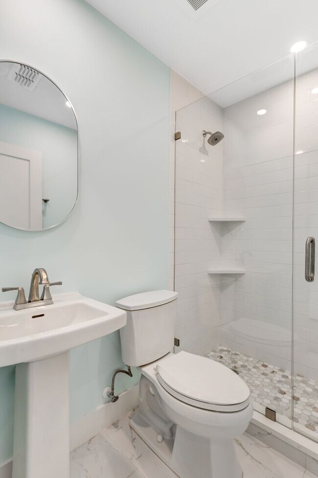 Building Photo - ** OLDE NAPLES ** 2 BED / 2 BATH - COMPLETELY REMODELED - PET OK! - ANNUAL RENTAL