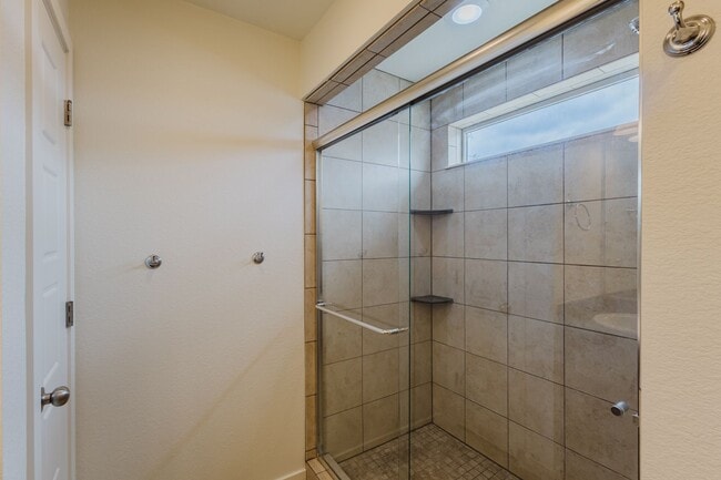 Building Photo - 2656 Champagne Ave