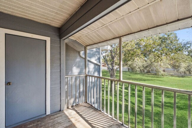 Building Photo - 2/1.5 Condo With Screened Patio in Conway Area