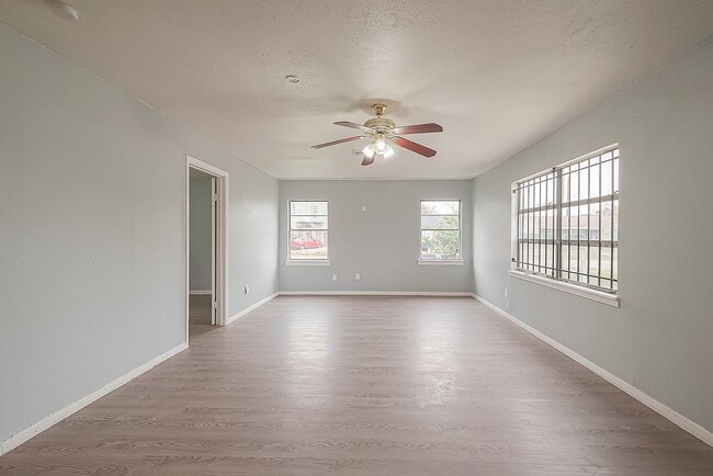 Building Photo - Affordable 3BD/2BA single-family house!