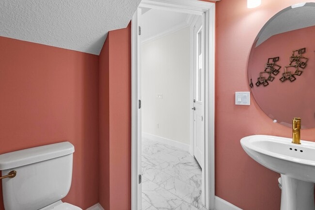 Building Photo - 16181 Oakview Dr