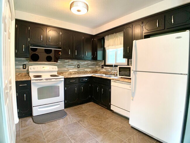 Building Photo - 511 Mallory Dr