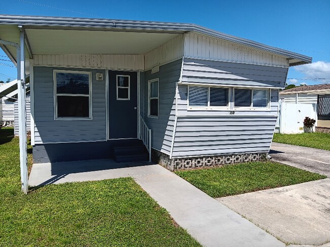 Building Photo - 915 49th Ave Terrace W